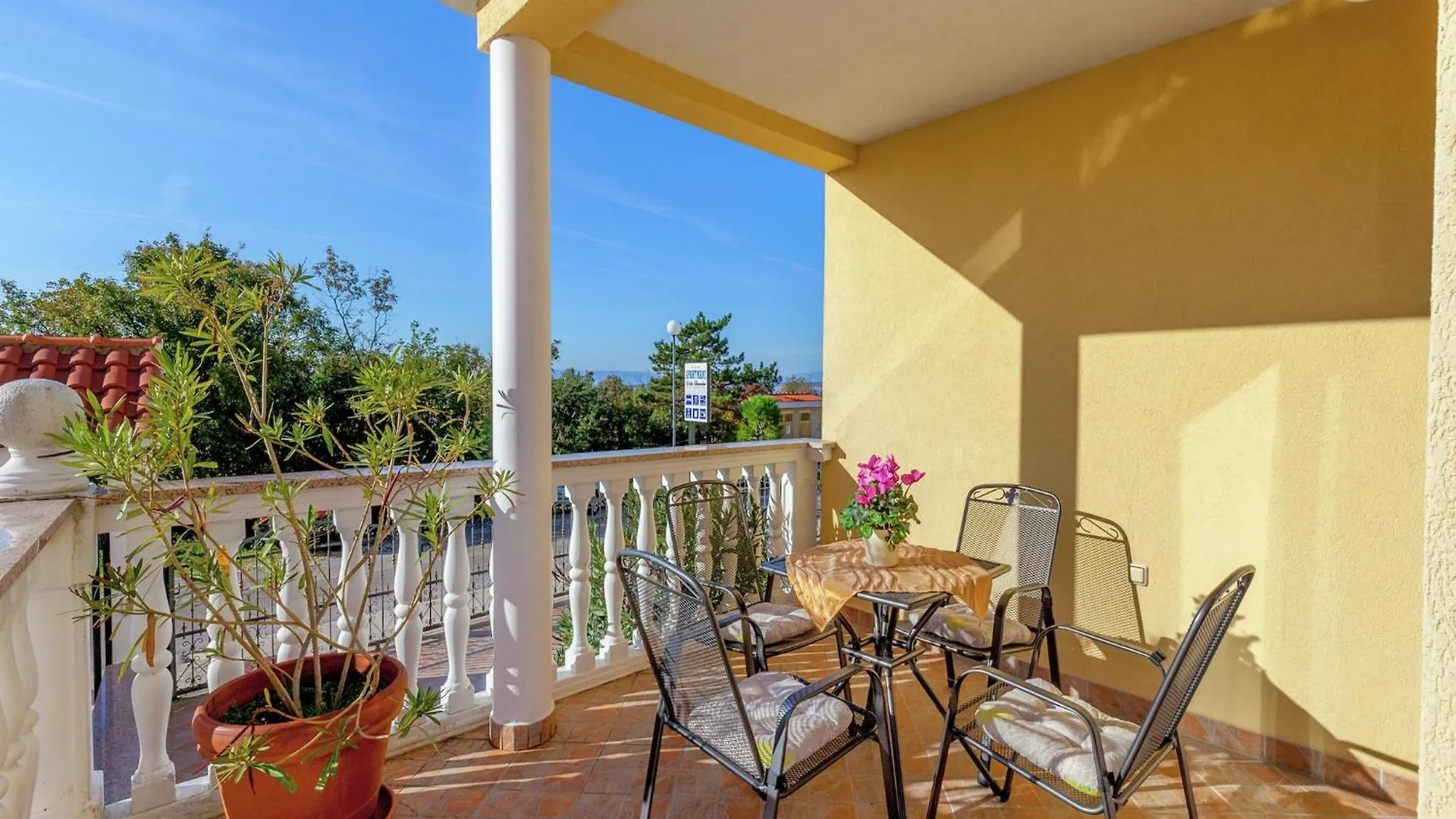 Spacious Apartment In Dramalj With Swimming Pool