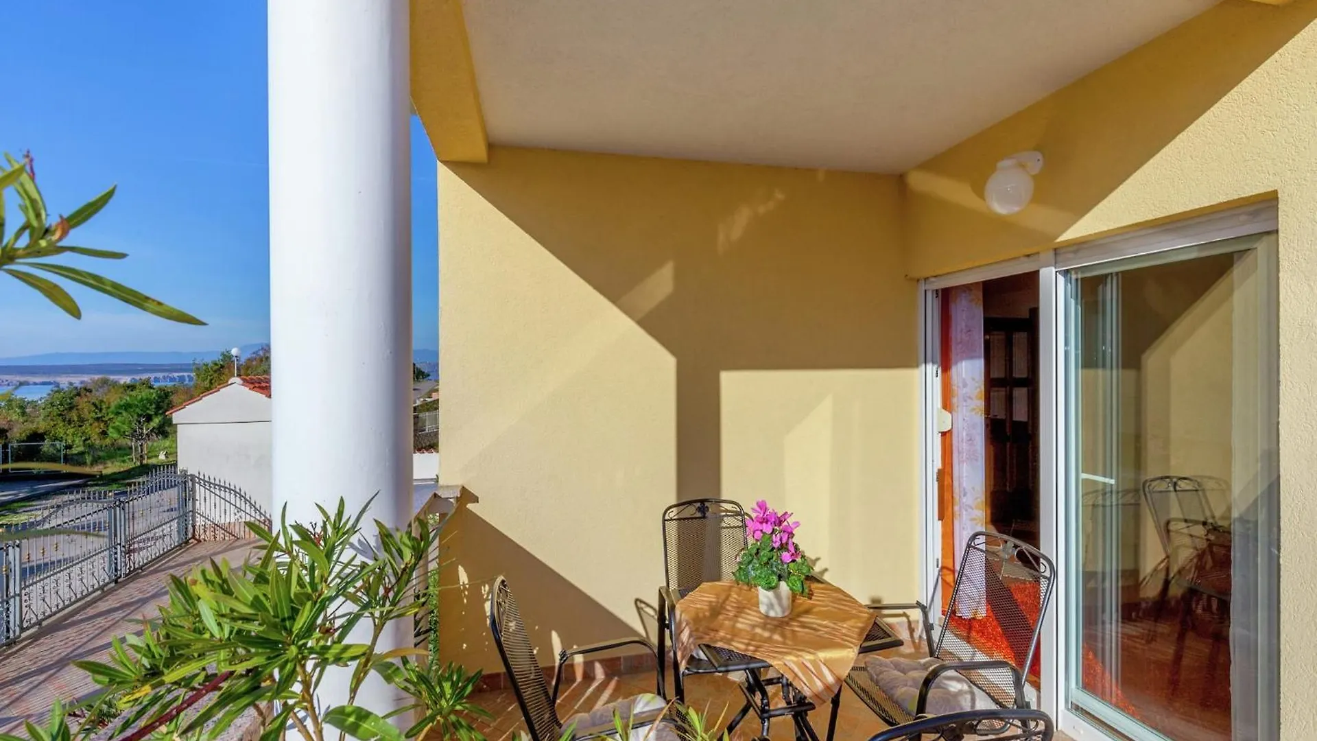 Spacious Apartment In Dramalj With Swimming Pool