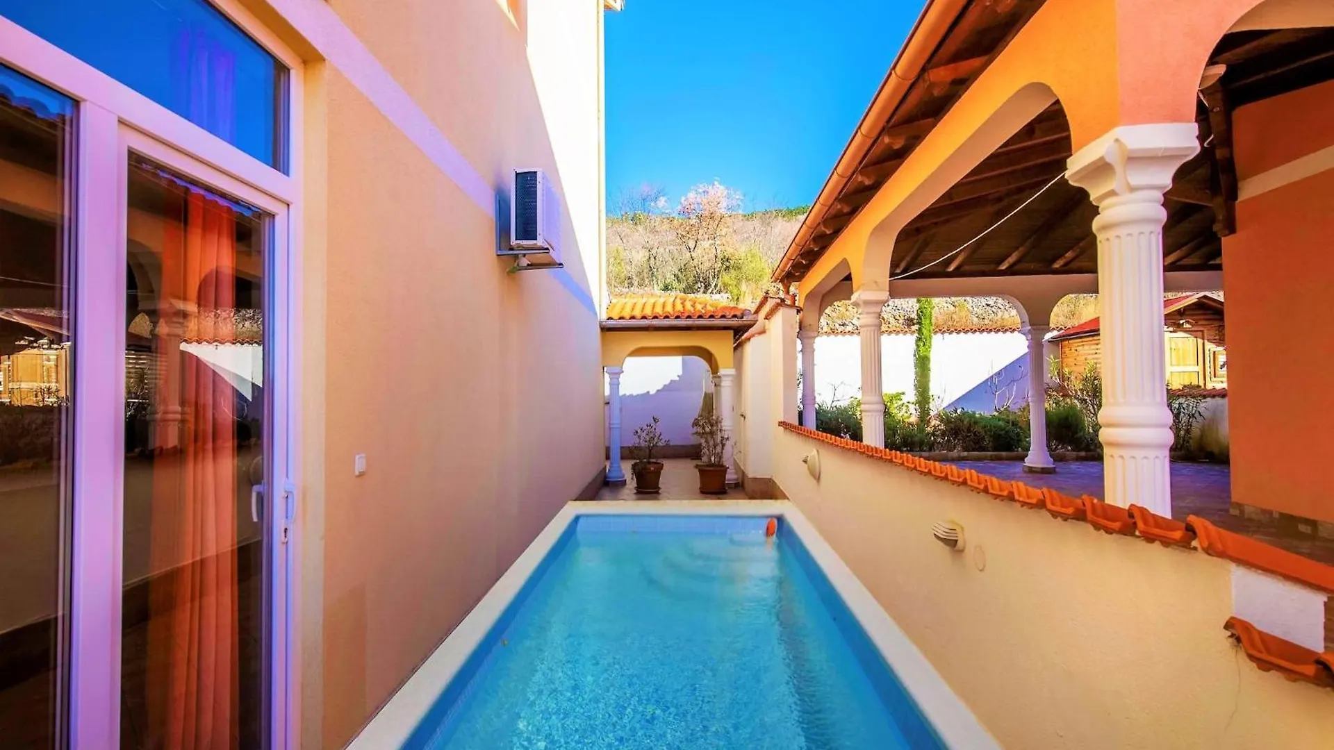 Spacious Apartment In Dramalj With Swimming Pool
